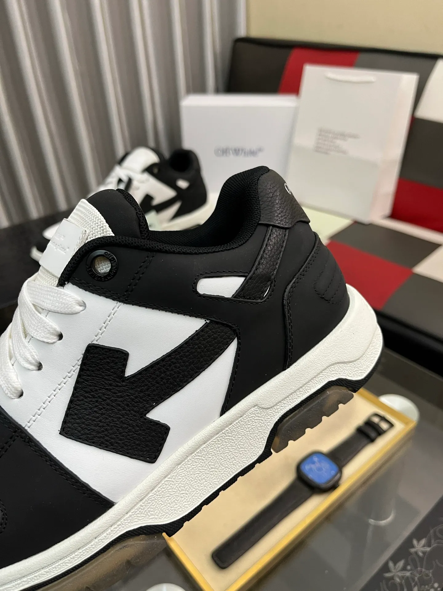 Men's shoes 💰600⌚️⌚️ OFF-White C/O VirGil Abloh fashionable and versatile casual shoes. Exclusive first release of the new model. Made of environmentally friendly cowhide leather and mesh fabric upper material. The insole is embedded with foam cushioning EVA material. The correct midsole is equipped with EVA lightweight cushioning. External tooth nail rubber outsole. The correct accessories can be customized simultaneously. Women's model: 35-40 Men's model: 39-45
